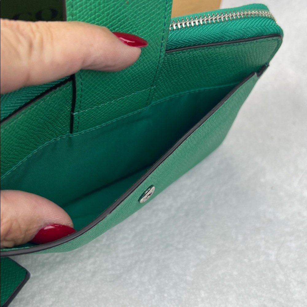 Coach Vibrant Green Leather Wristlet - Picture 3 of 8